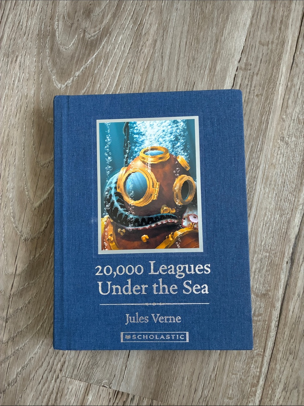 2005 Scholastic Edition of 20,000 Leagues Under the Sea by Jules Verne